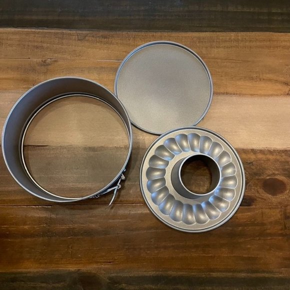 Bundt Springform Pan 7" 3 Piece Non-Stick - Picture 4 of 5